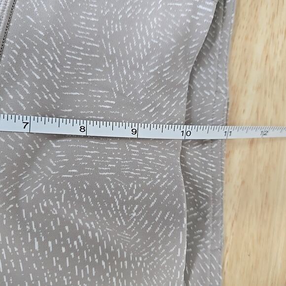 Athleta Salutation Stash Pocket Leggings Beige Women’s Size Small Tight Athletic - Picture 6 of 9